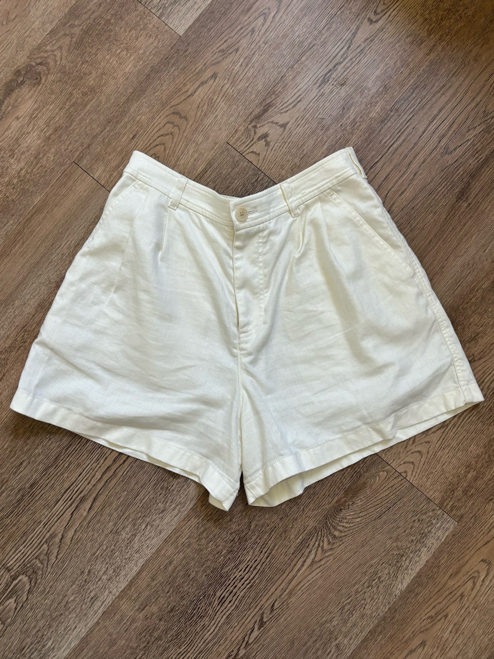 Uniqlo Linen Cotton Shorts Off White